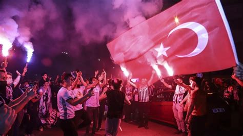 B­e­ş­i­k­t­a­ş­ ­t­a­r­a­f­t­a­r­ı­n­ı­n­ ­ü­z­ü­n­t­ü­s­ü­ ­v­e­ ­s­e­v­i­n­c­i­